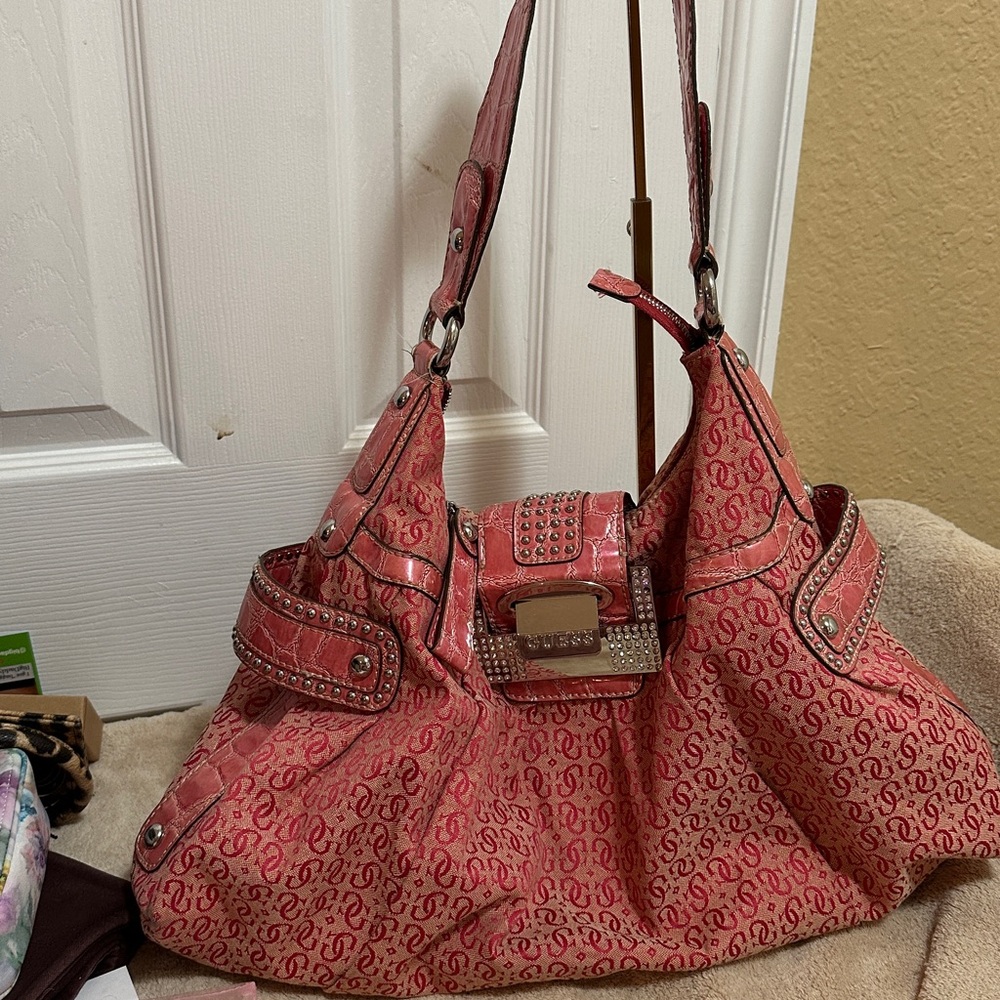 GUESS Pink Patterned Handbag
Call outs on the straps.